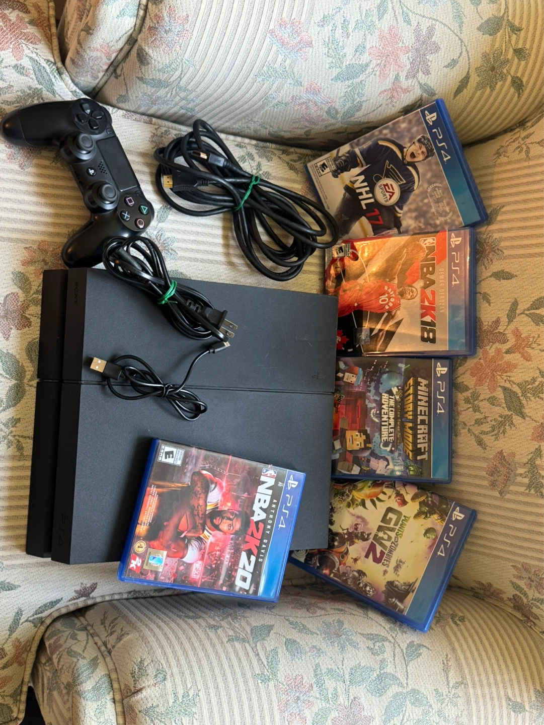 Sony PlayStation 4 (PS4) with 5 Games
