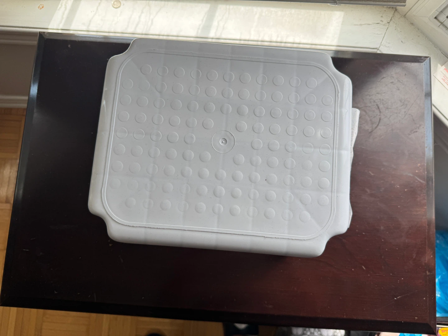 Moving out sale White Plastic Step Stool - photo 2