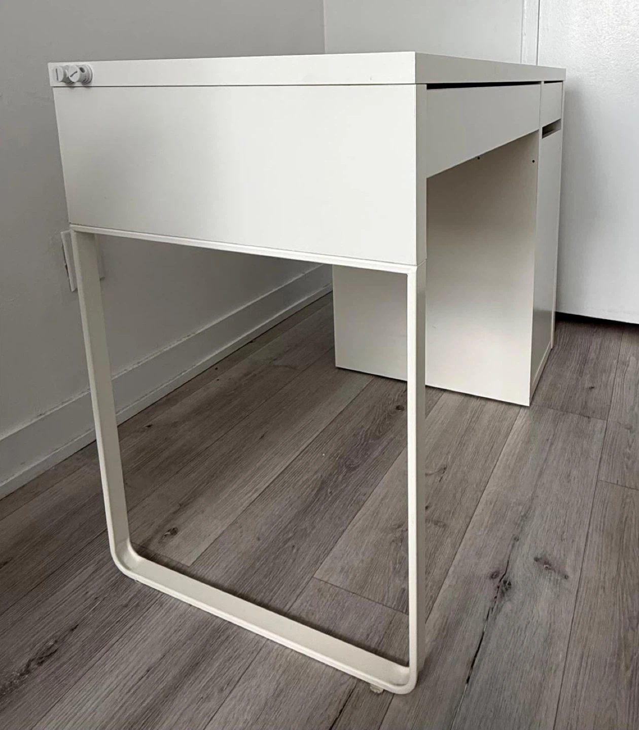 IKEA MICKE DESK - photo 2