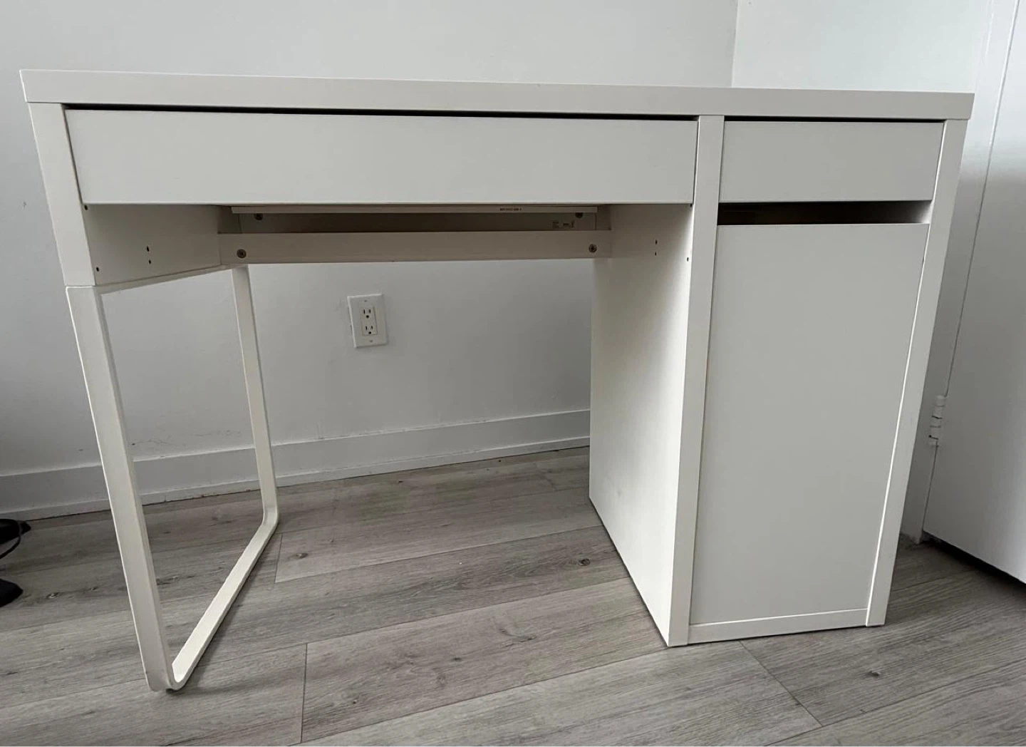IKEA MICKE DESK