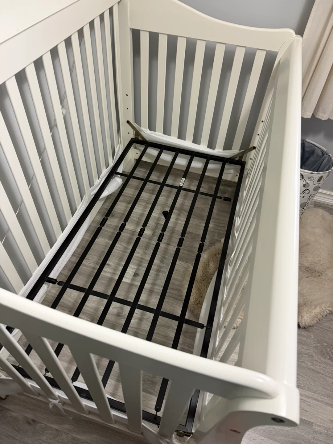 White Convertible Crib - photo 2