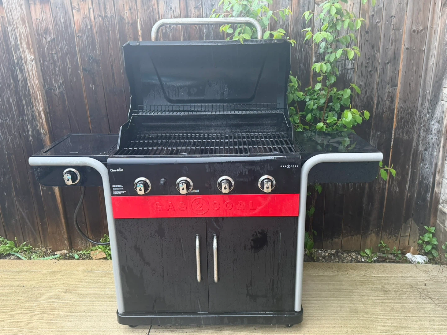 Char-Broil Gas2Coal Gas and Charcoal Grill - photo 3
