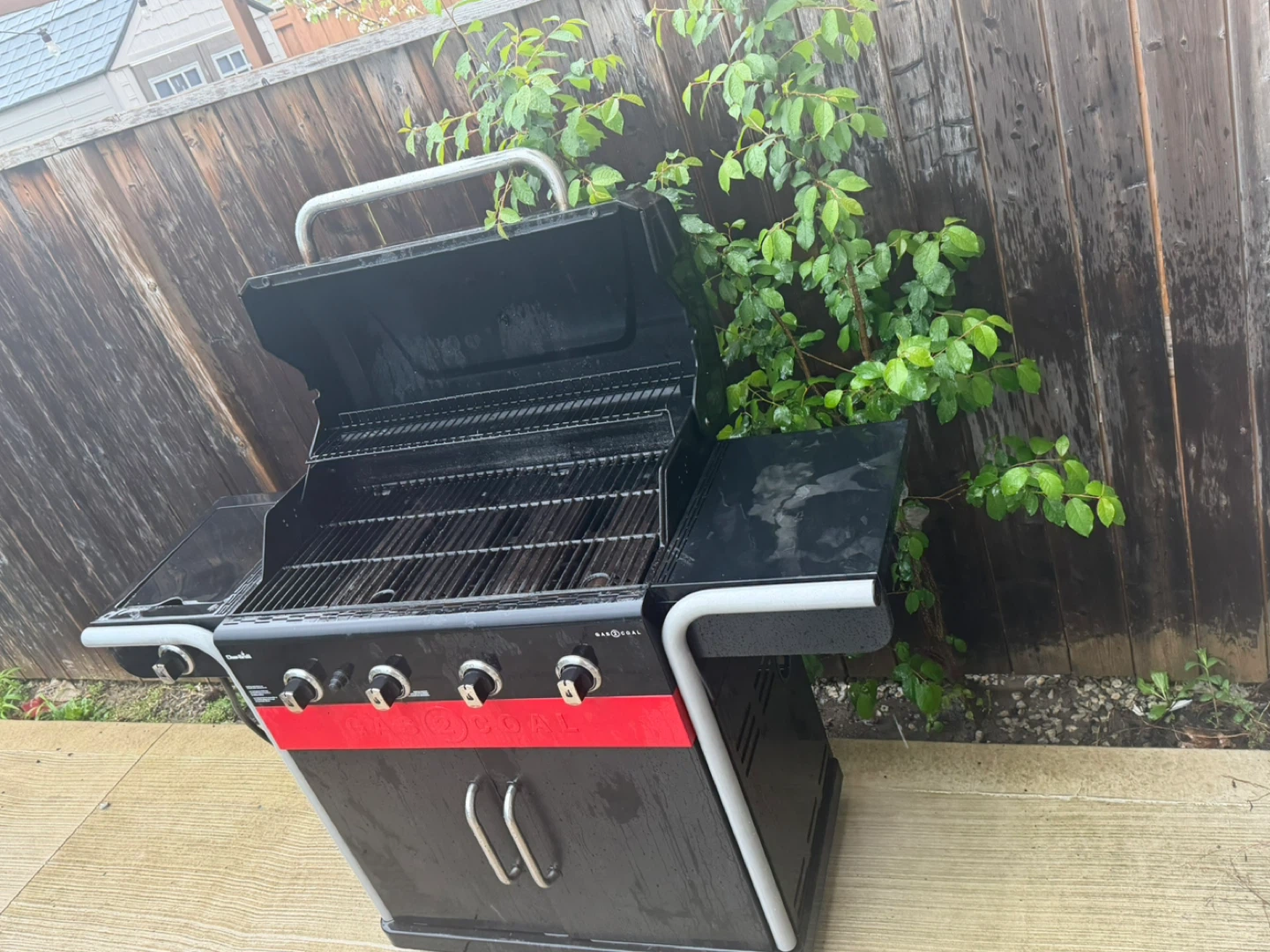 Char-Broil Gas2Coal Gas and Charcoal Grill - photo 2