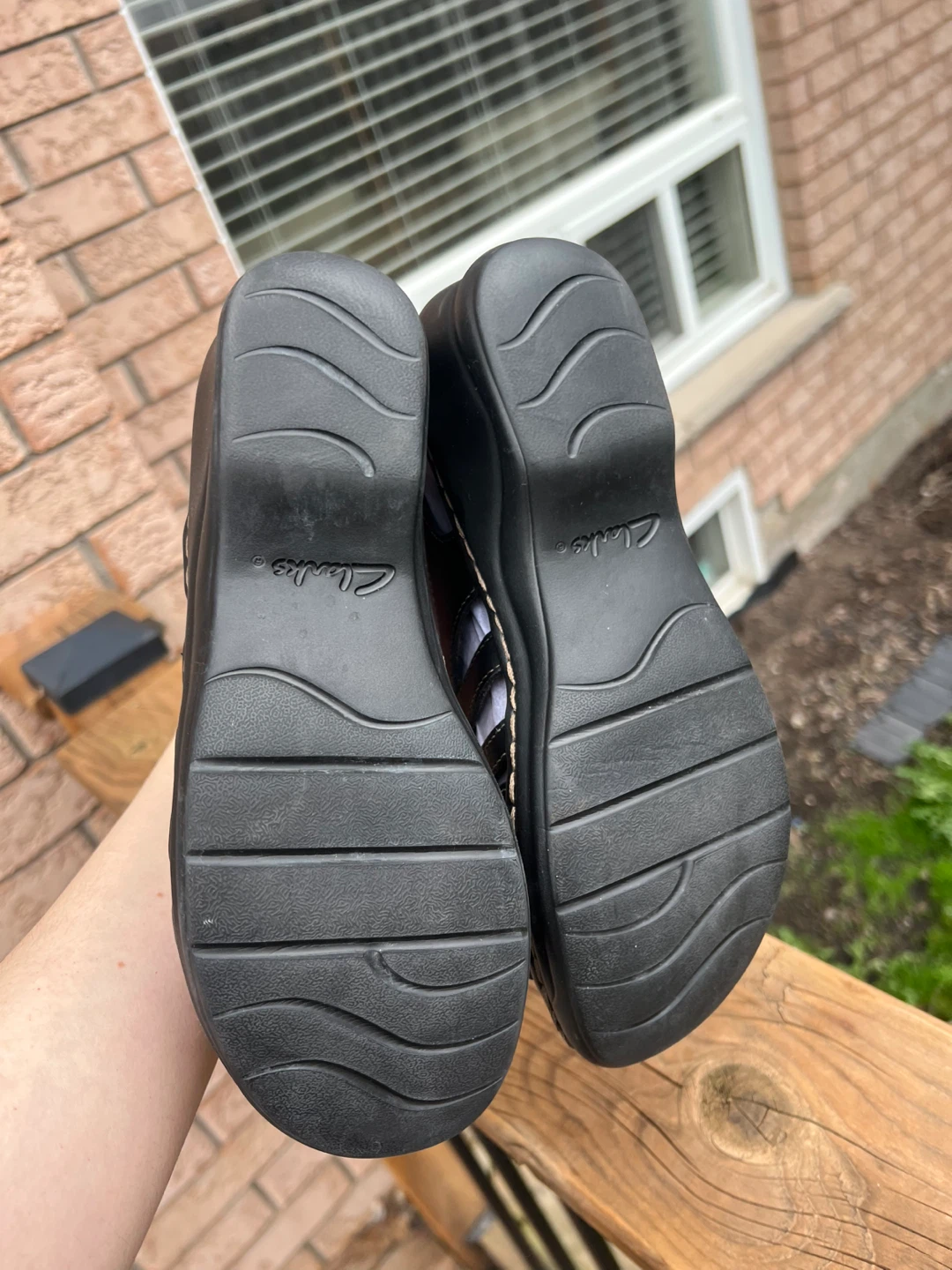 NEW Clarks Black Leather Sandals size 7 - photo 3
