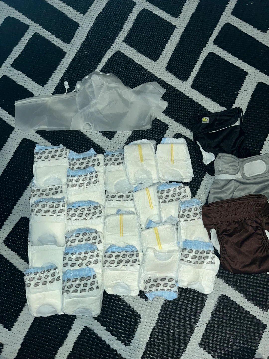 Bundle of Cloth Diapers and reusable - photo 3