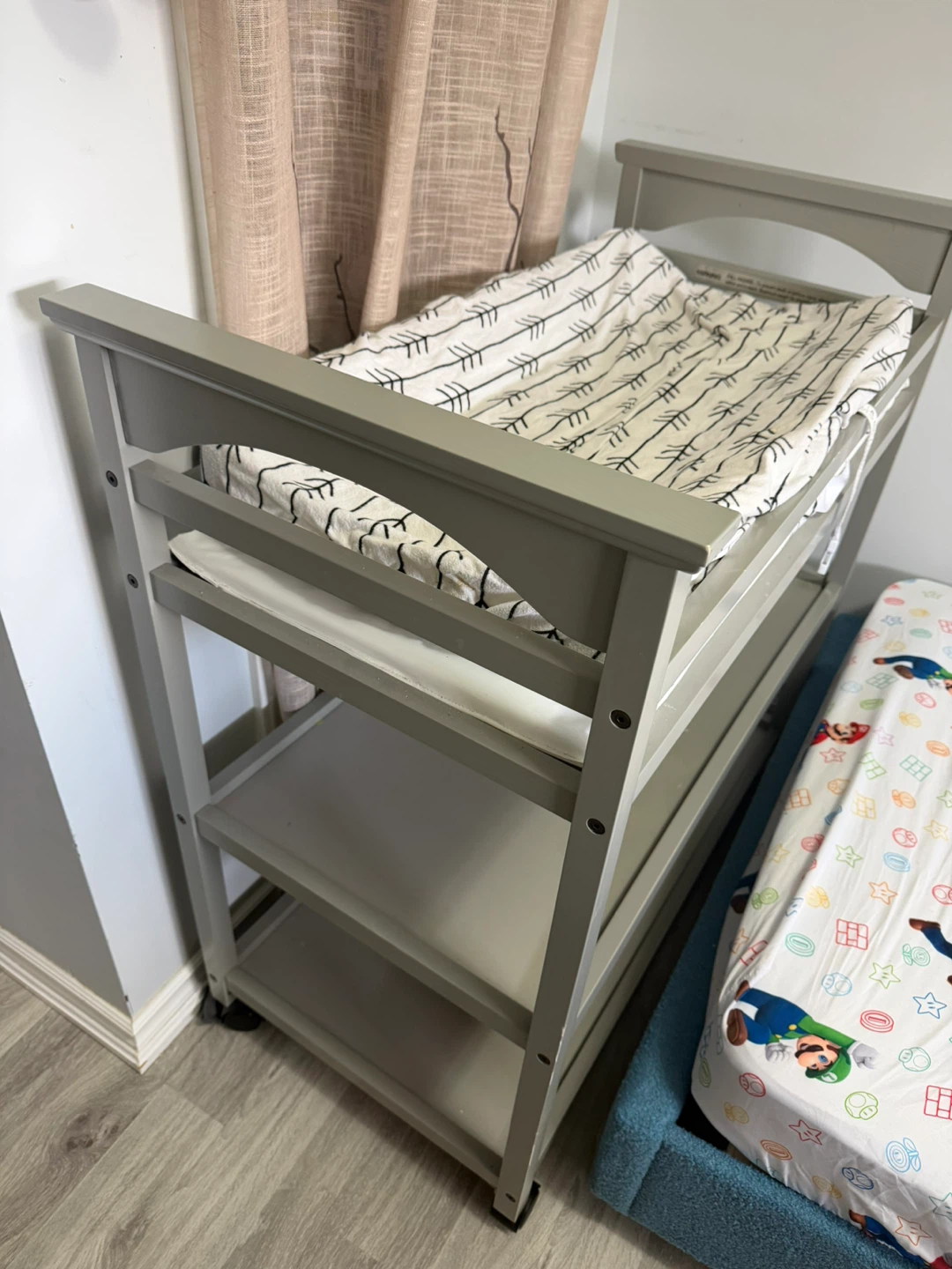 Graco Changing Table with Pad