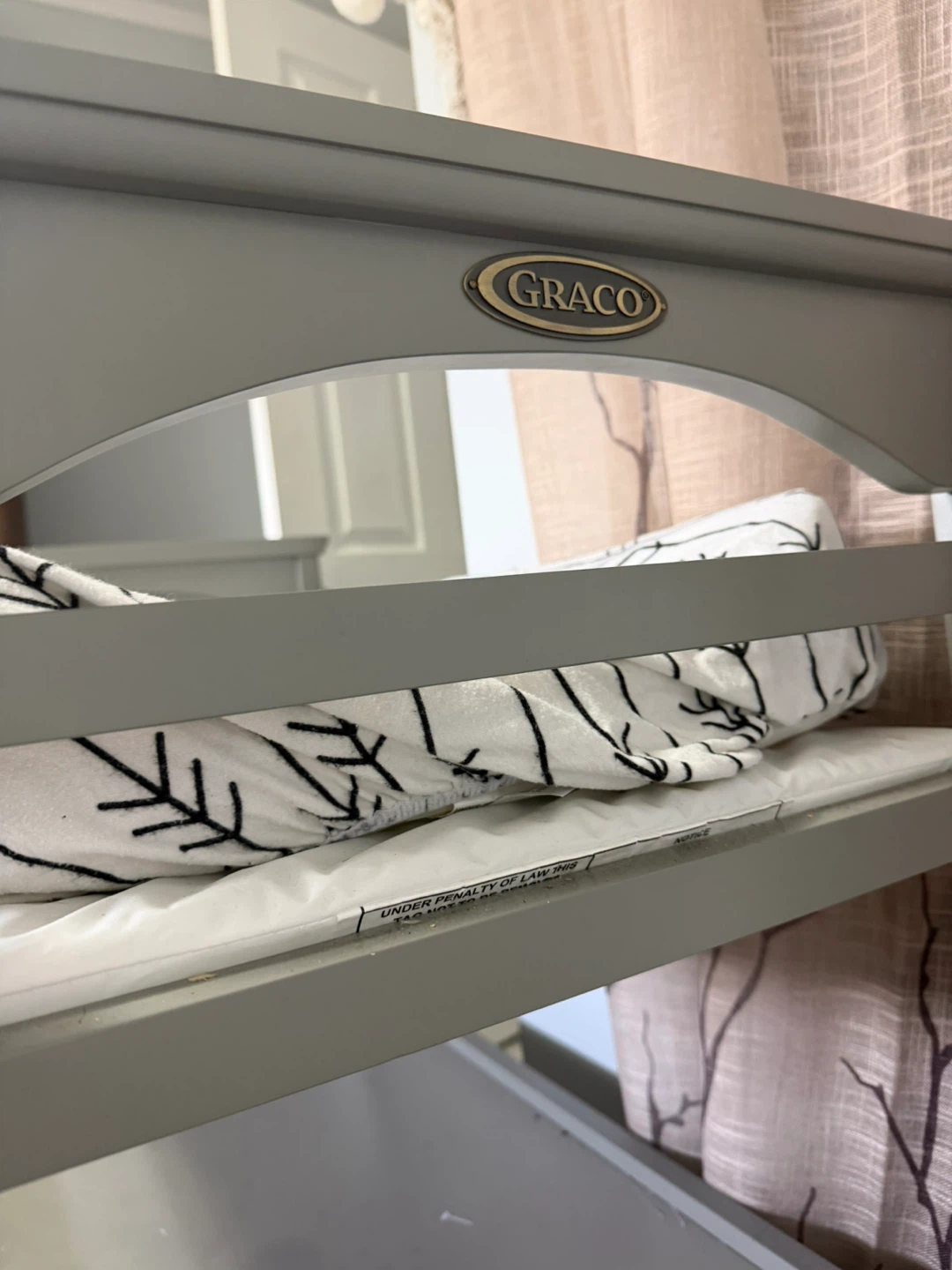 Graco Changing Table with Pad - photo 2