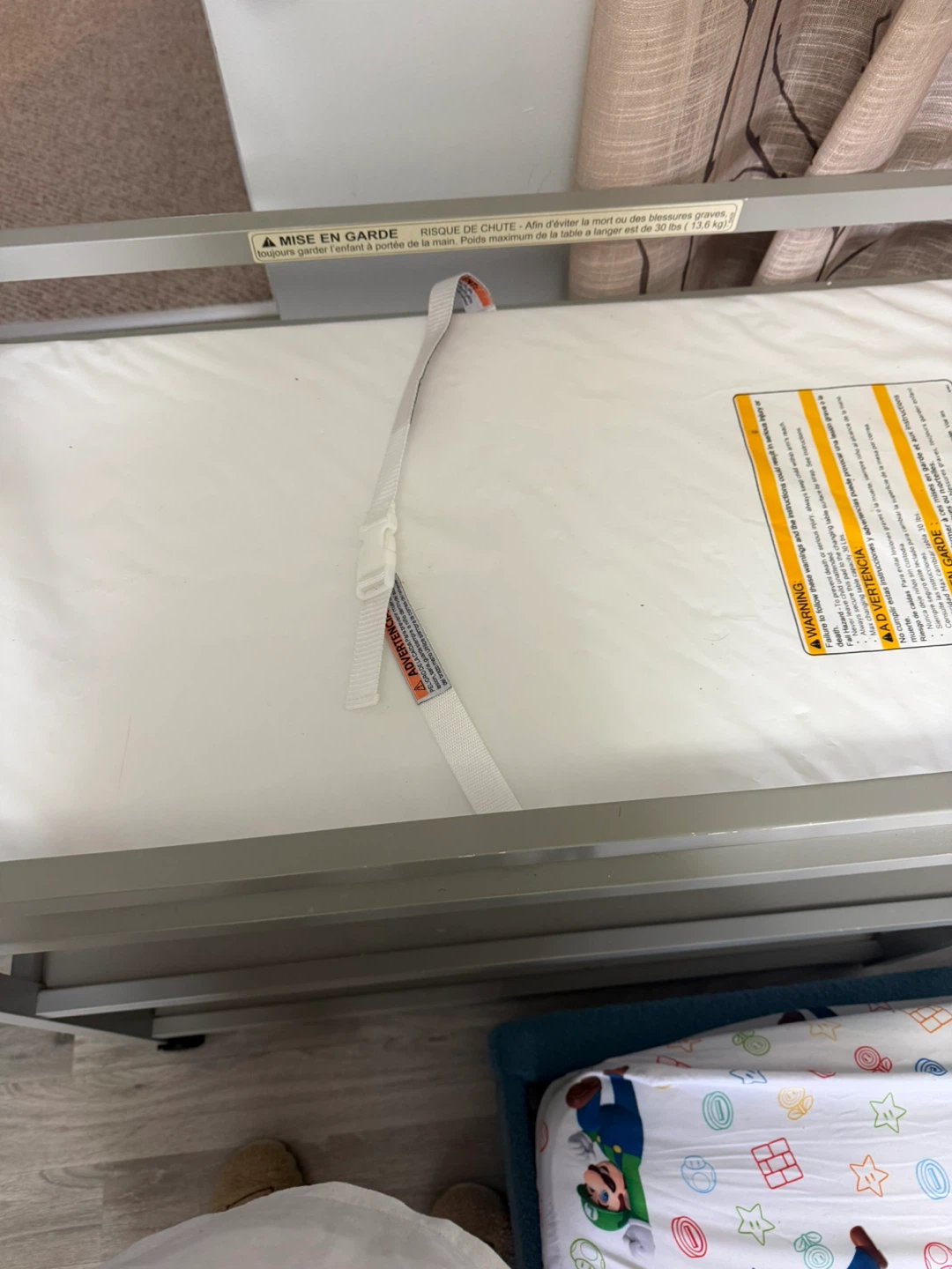 Graco Changing Table with Pad - photo 4
