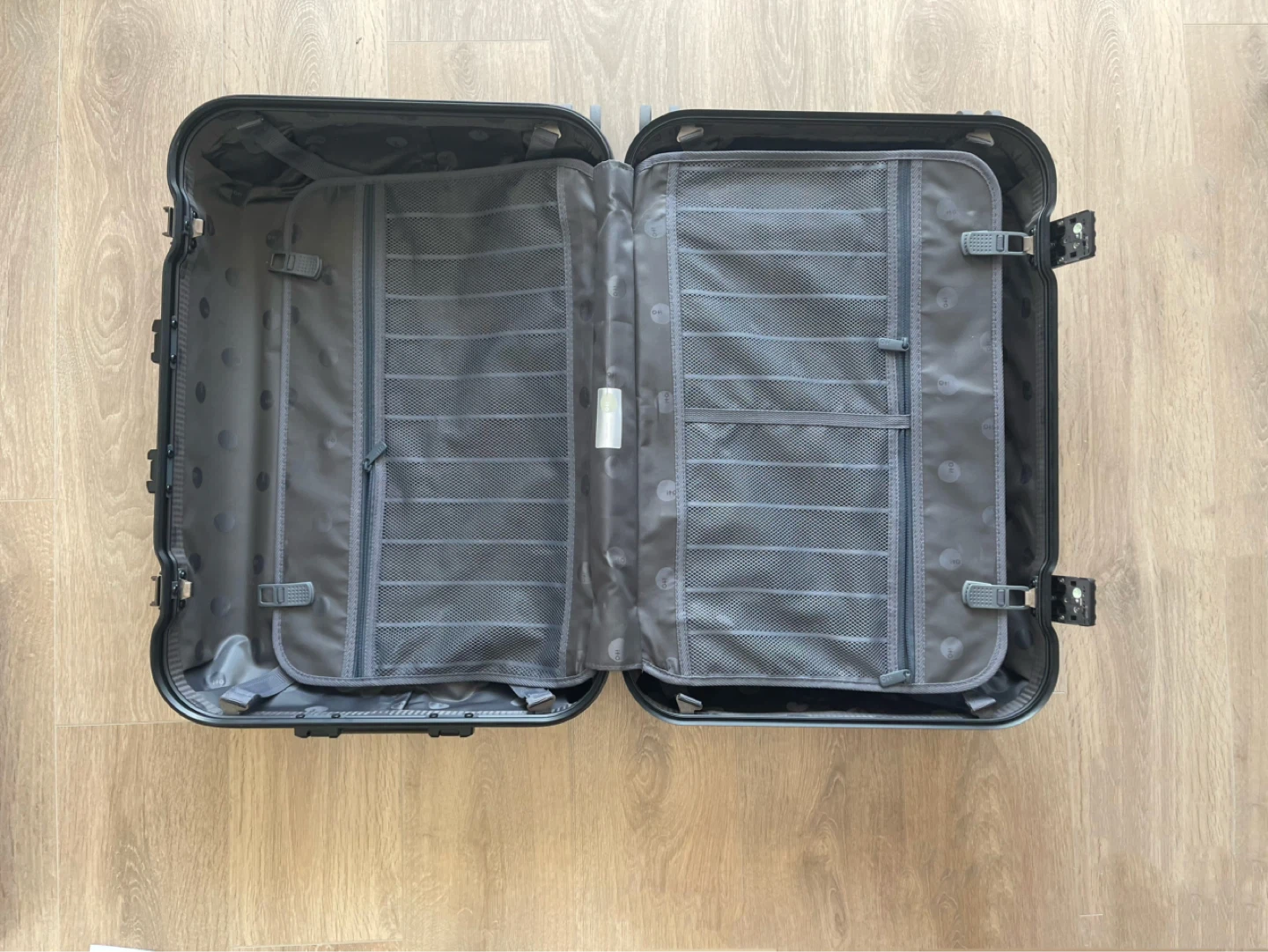 well-known brand ITOBlack Suitcase - 24-inch - photo 4