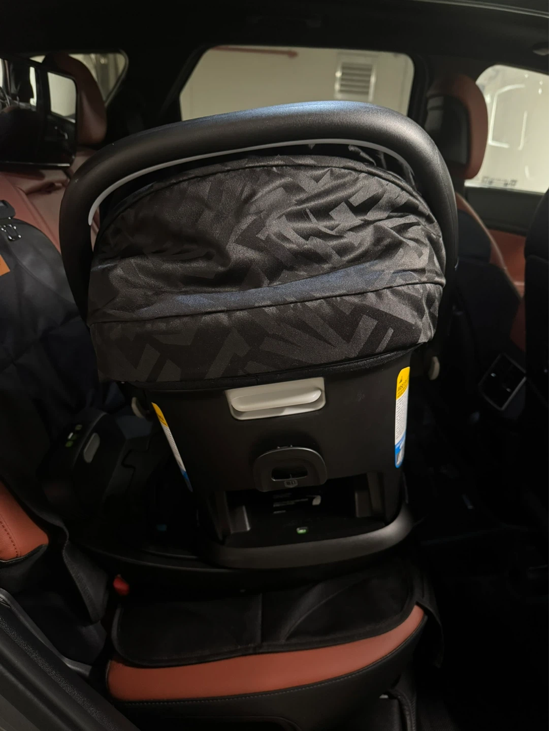 Baby Travel Combo w/ Rotating Car Seat & Bassinet – Like New - photo 4