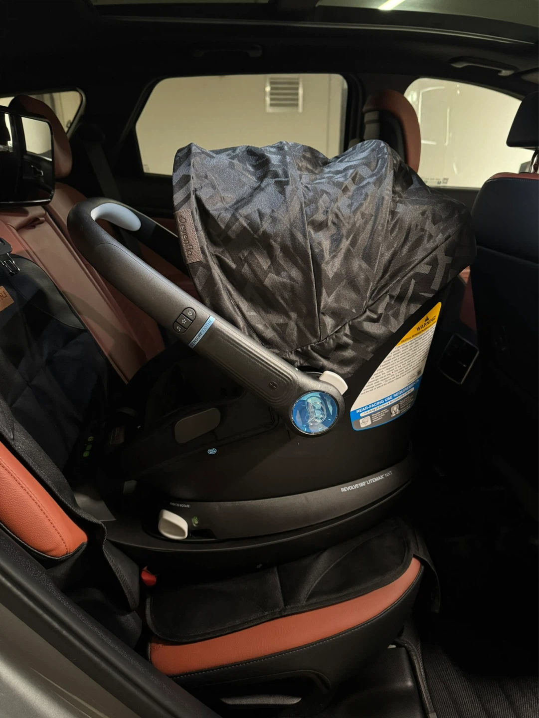 Baby Travel Combo w/ Rotating Car Seat & Bassinet – Like New - photo 2