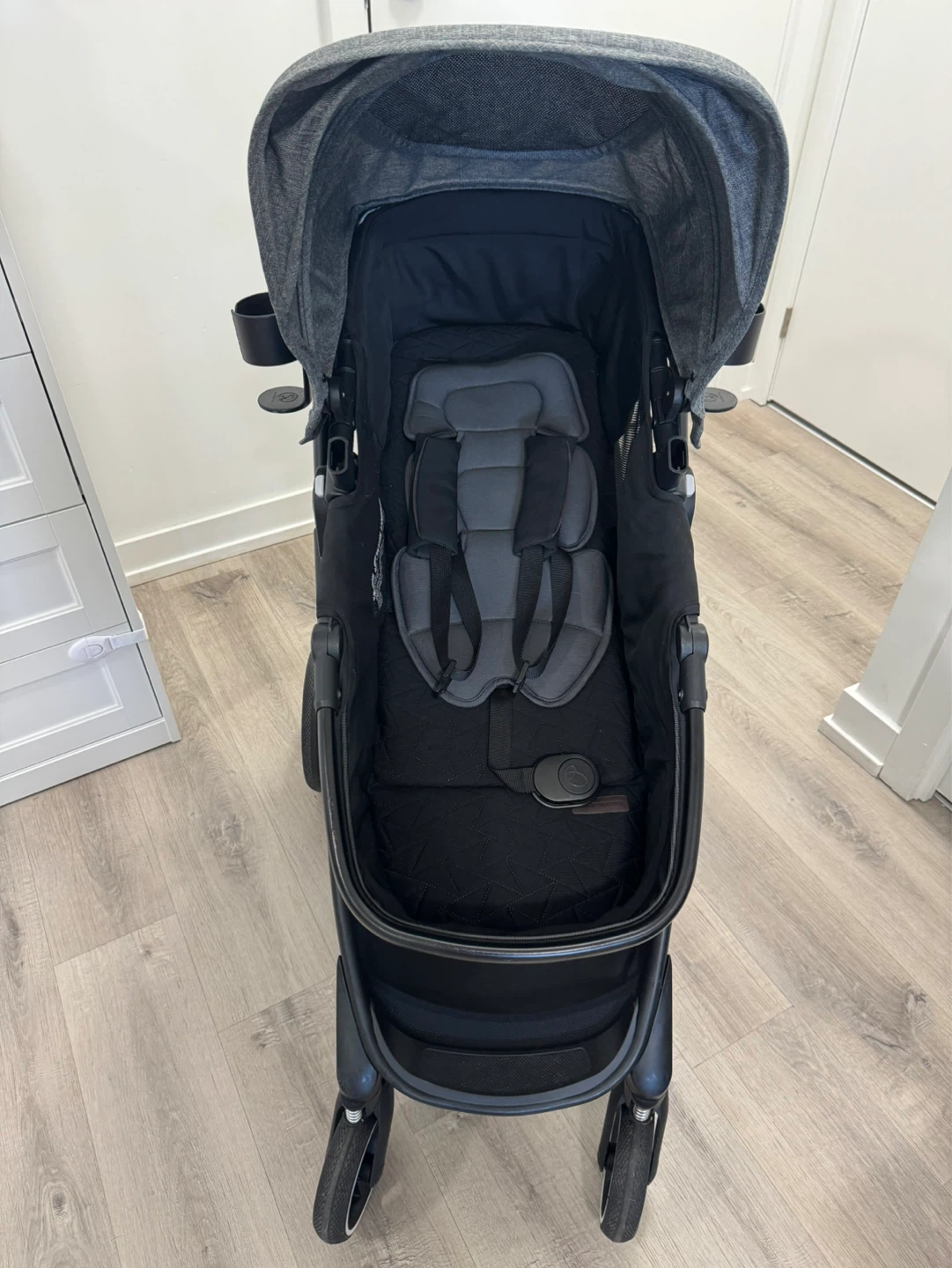 Baby Travel Combo w/ Rotating Car Seat & Bassinet – Like New