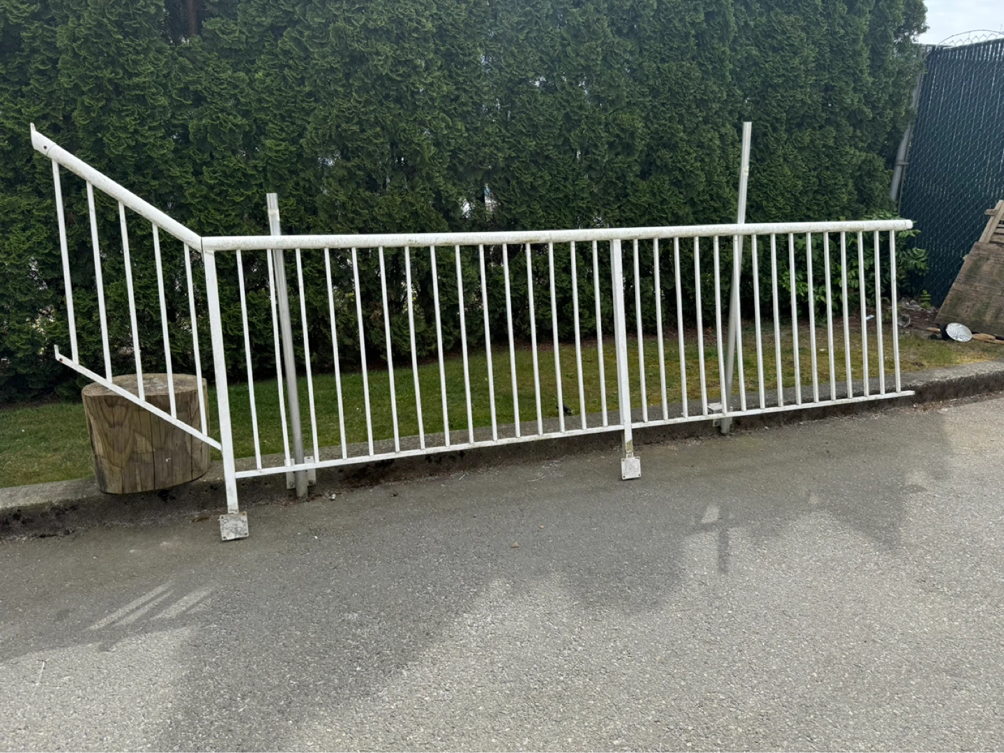 White Metal Outdoor Railing round top side mounted 58 ft - photo 3