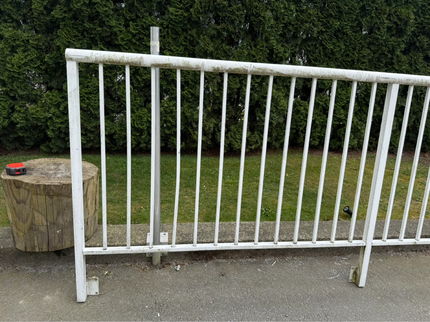 White Metal Outdoor Railing round top side mounted 58 ft - photo 5