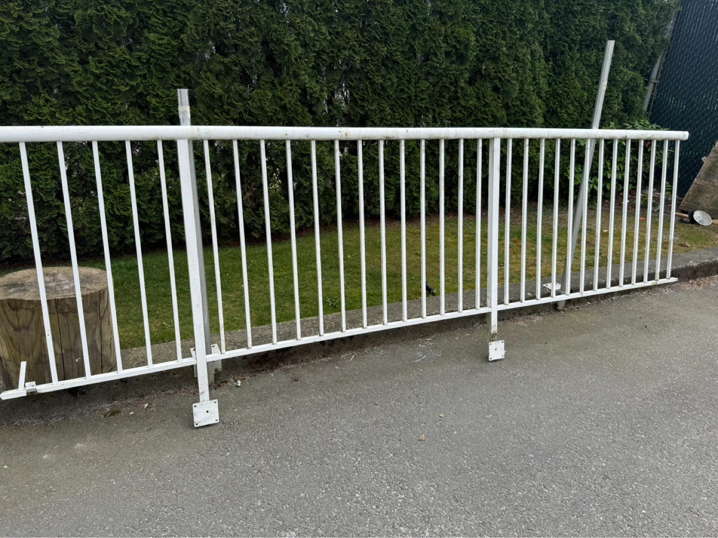 White Metal Outdoor Railing round top side mounted 58 ft - photo 2