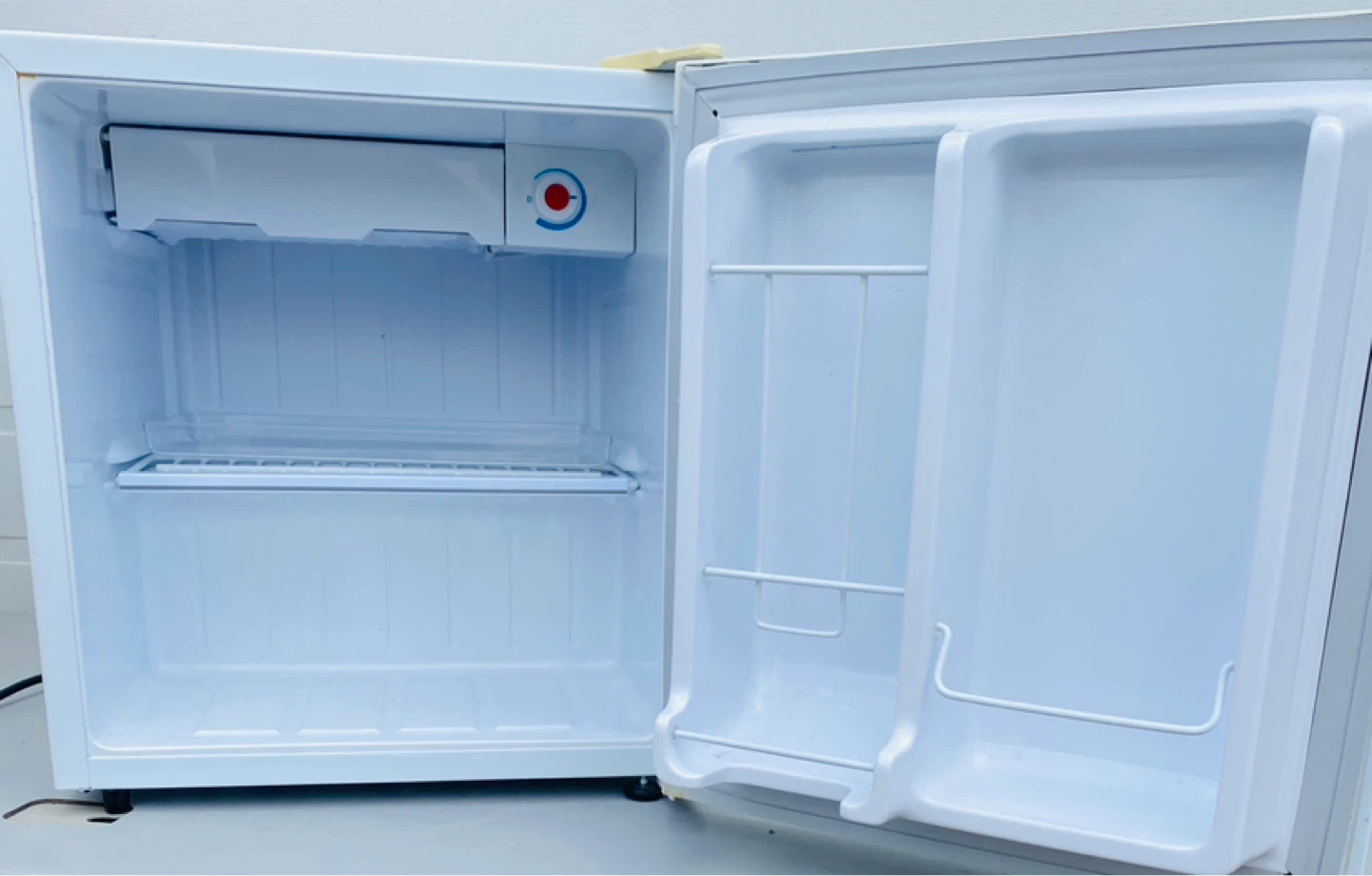 Countertop 1.6 ft.³ Fridge - photo 2