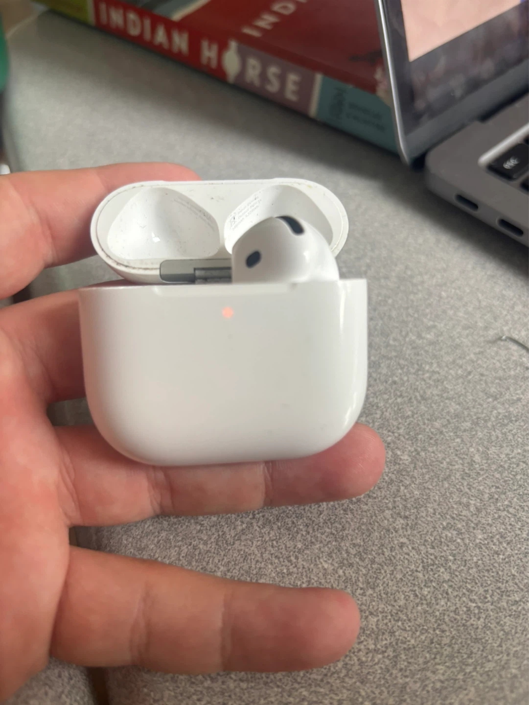 Apple AirPods (4th Generation)
