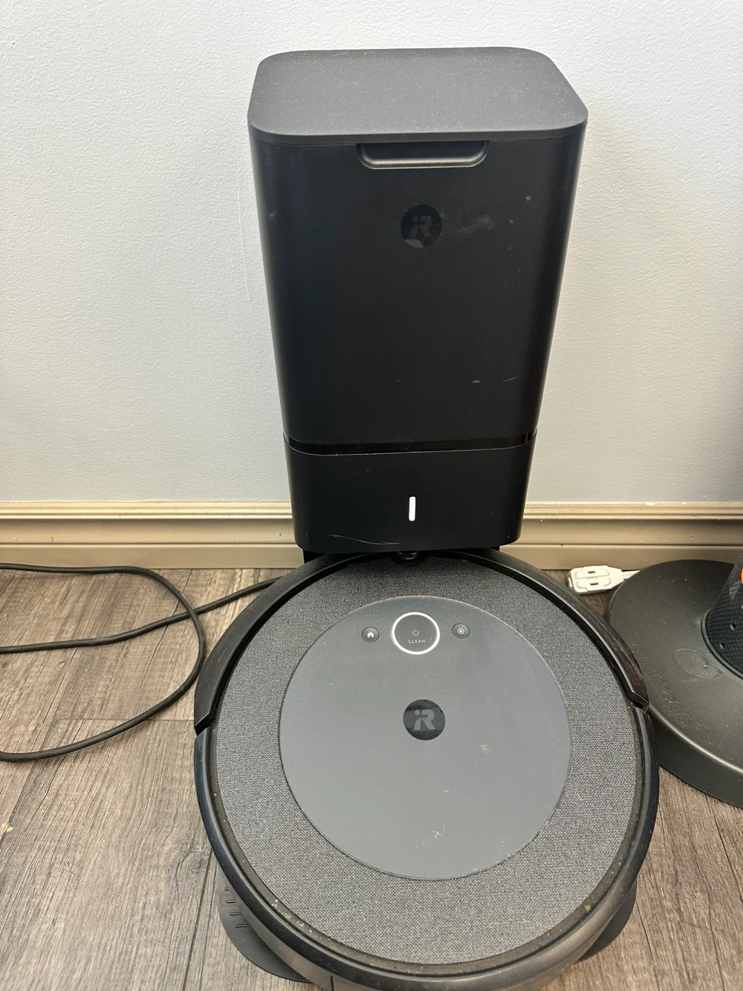 iRobot Roomba 694 Robot Vacuum
