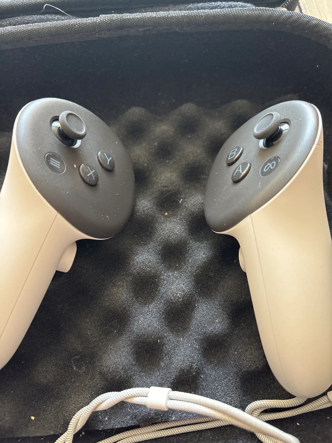 Meta Quest 3s VR Headset with Controllers and Case - photo 4