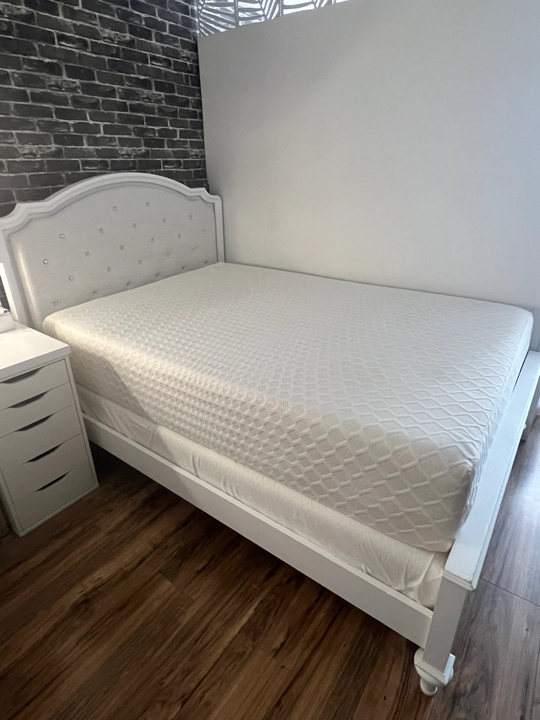 Full size bed frame - photo 4
