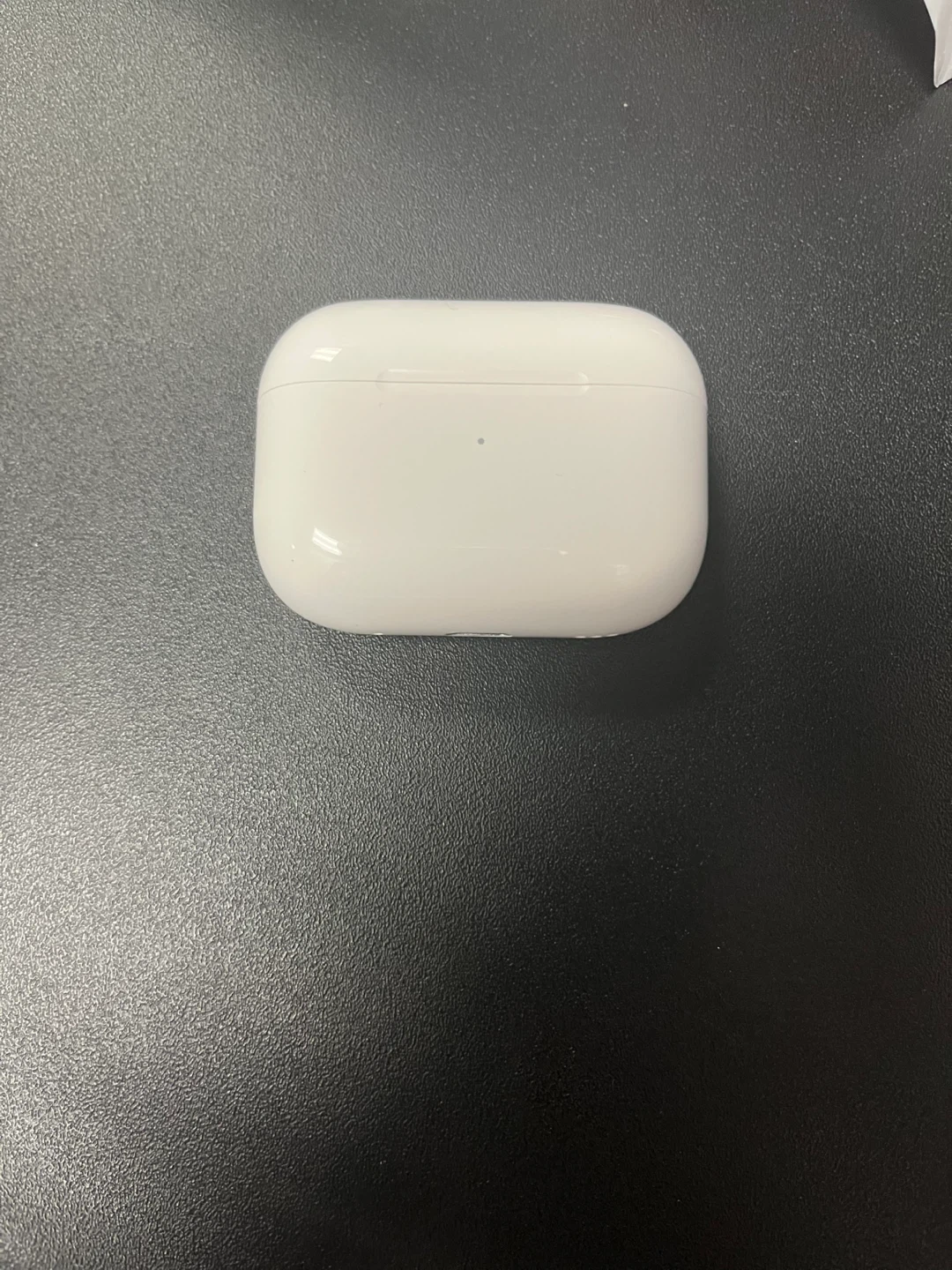 Apple AirPods Pro (2nd Generation) Charging Case - photo 2