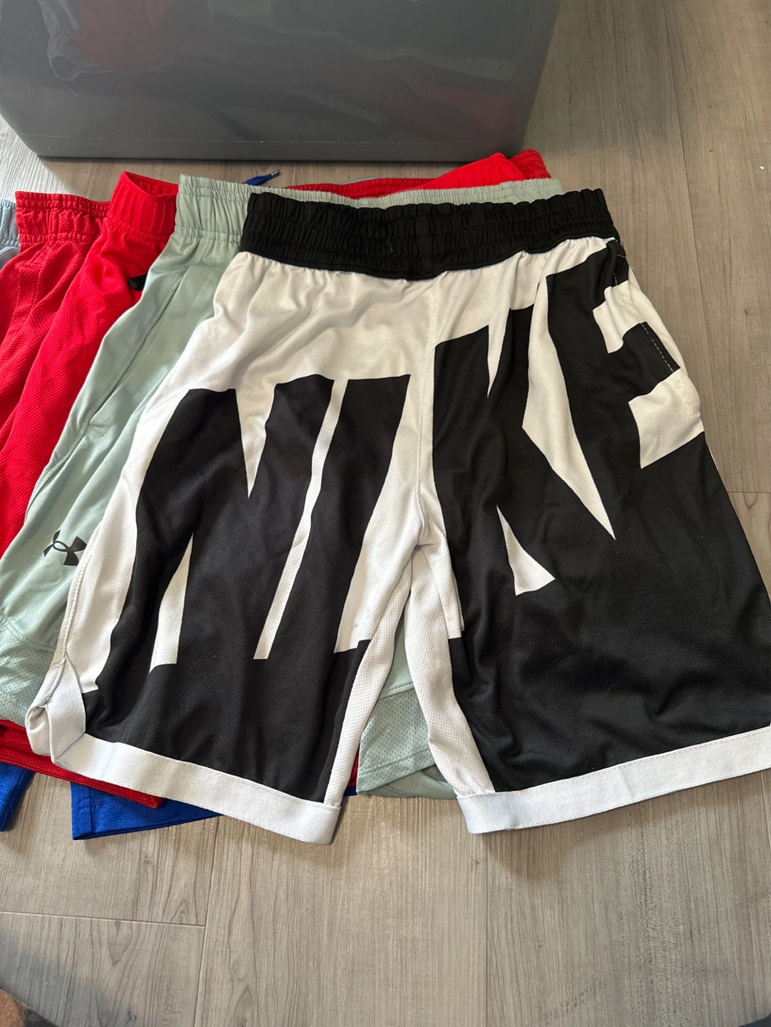 Bundle of athletic shorts (Nike, Under Armour) - photo 3