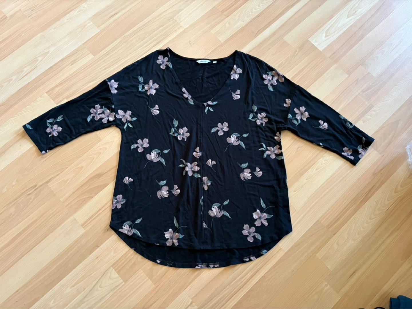 Women’s Shirt Size Large $5 firm