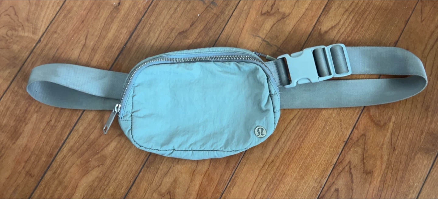 Lululemon Everywhere Belt Bag - Light Blue