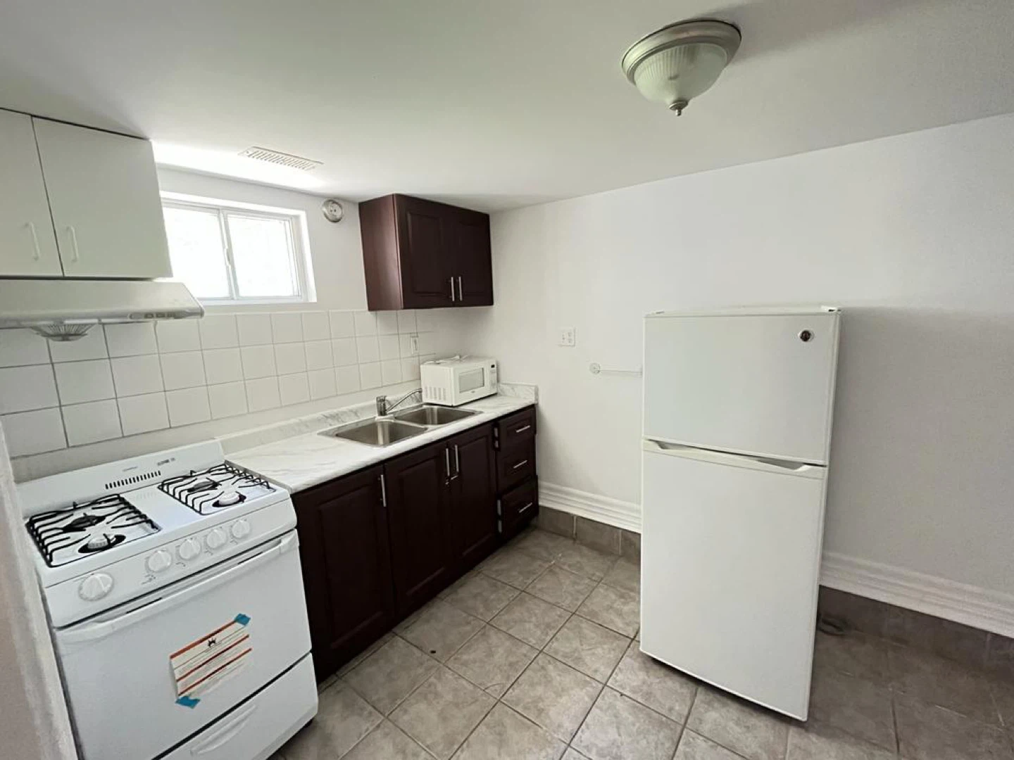 Spacious STUDIO BASEMENT UNIT FOR RENT - photo 3