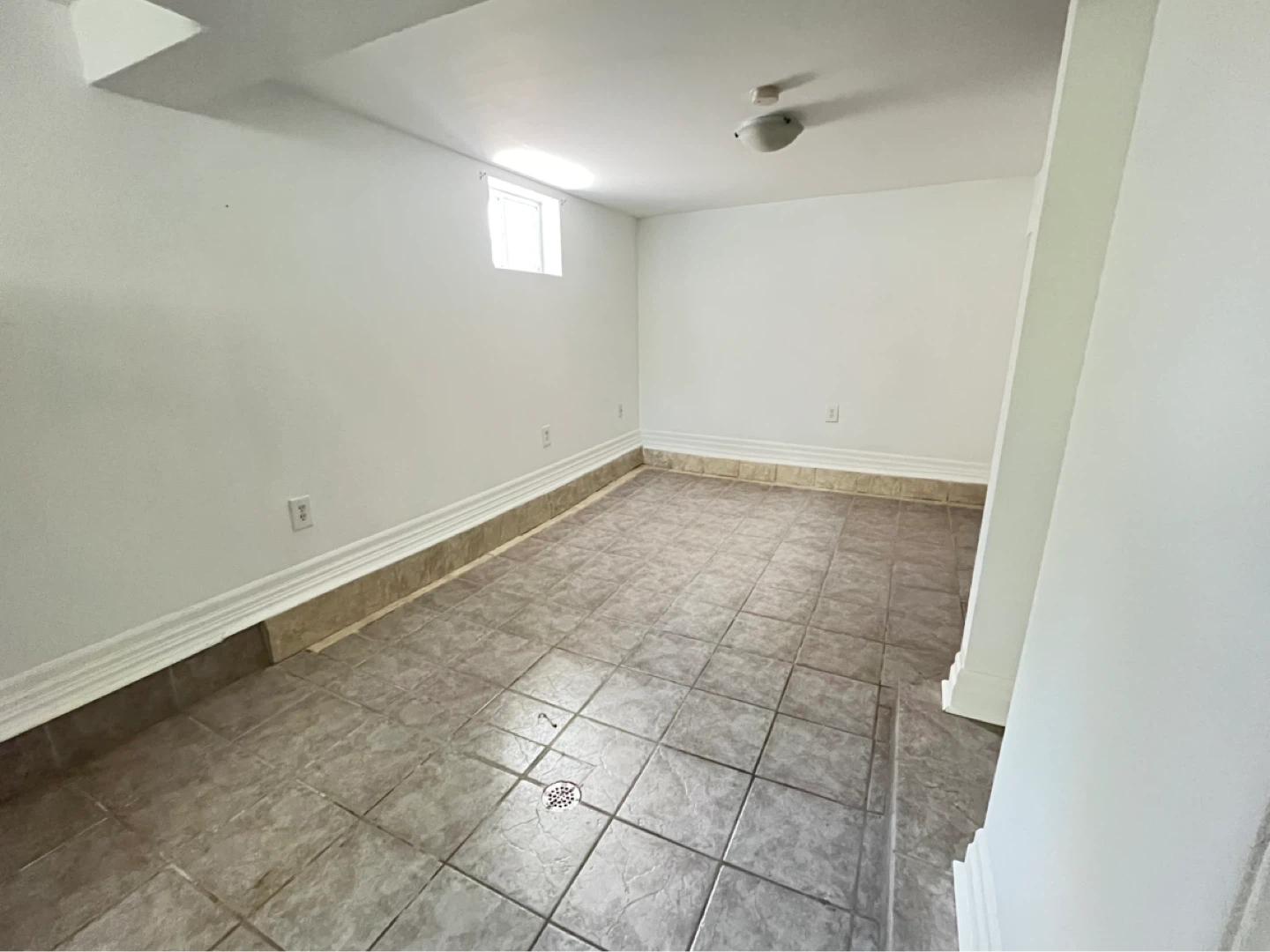 Spacious STUDIO BASEMENT UNIT FOR RENT - photo 2