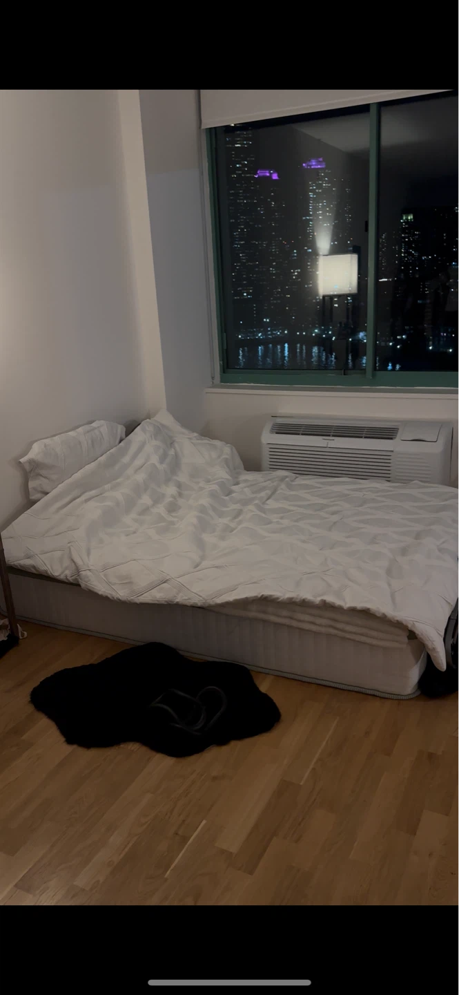 Full size mattress& A table