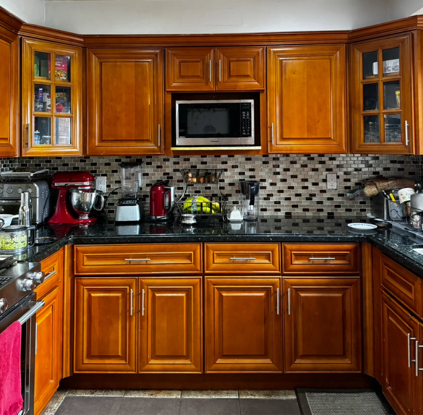 Solid wood kitchen cabinet set, countertop & appliances
