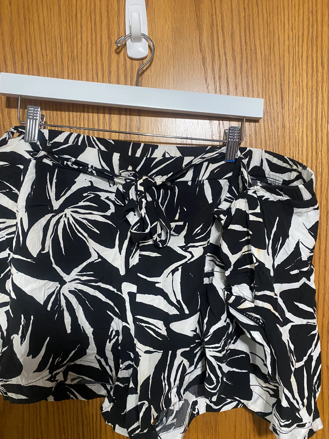 Plus size black white floral print with elastic waist and belt - photo 2