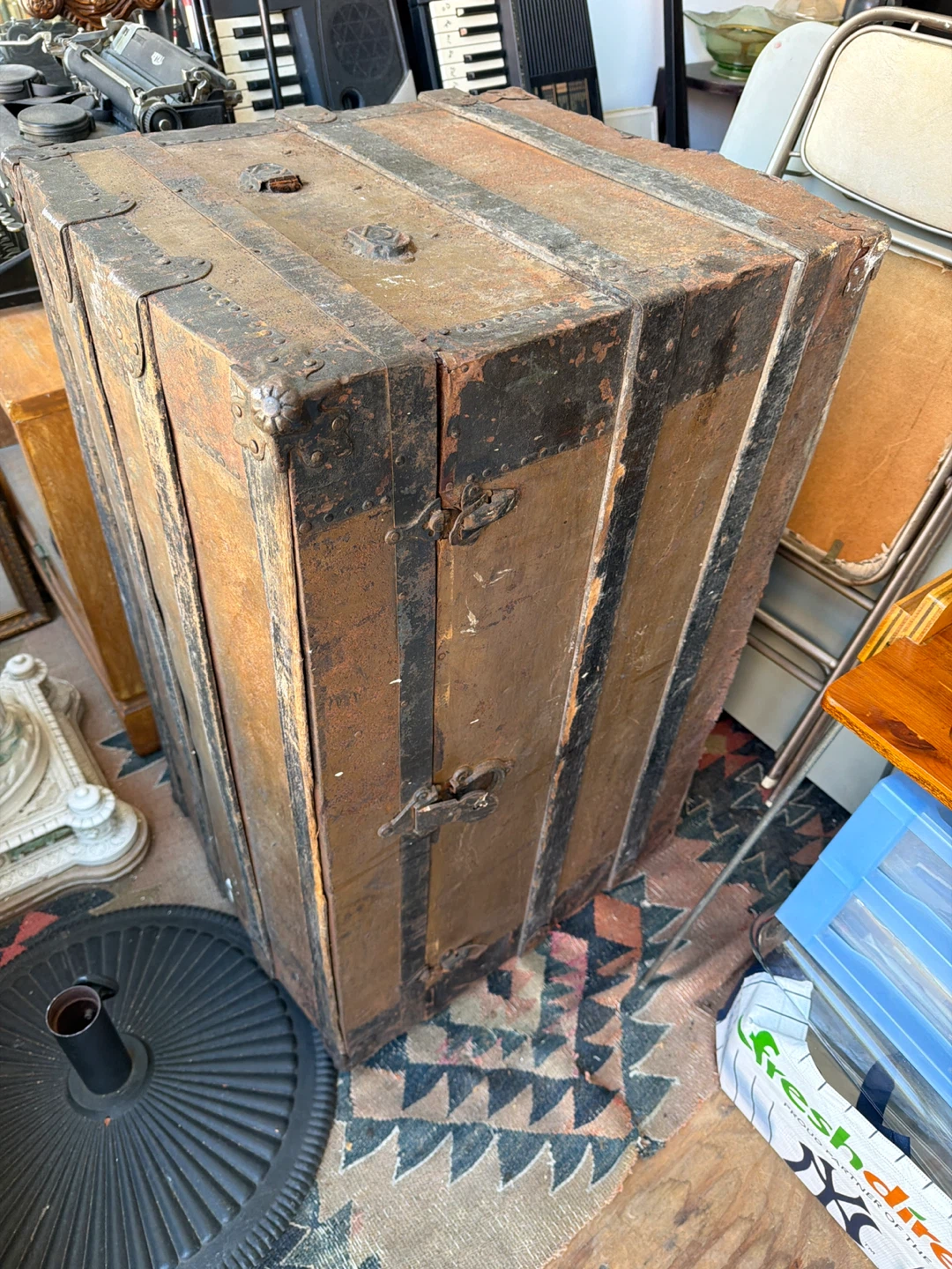 Vintage Steamer Trunk Travel Chest - photo 2