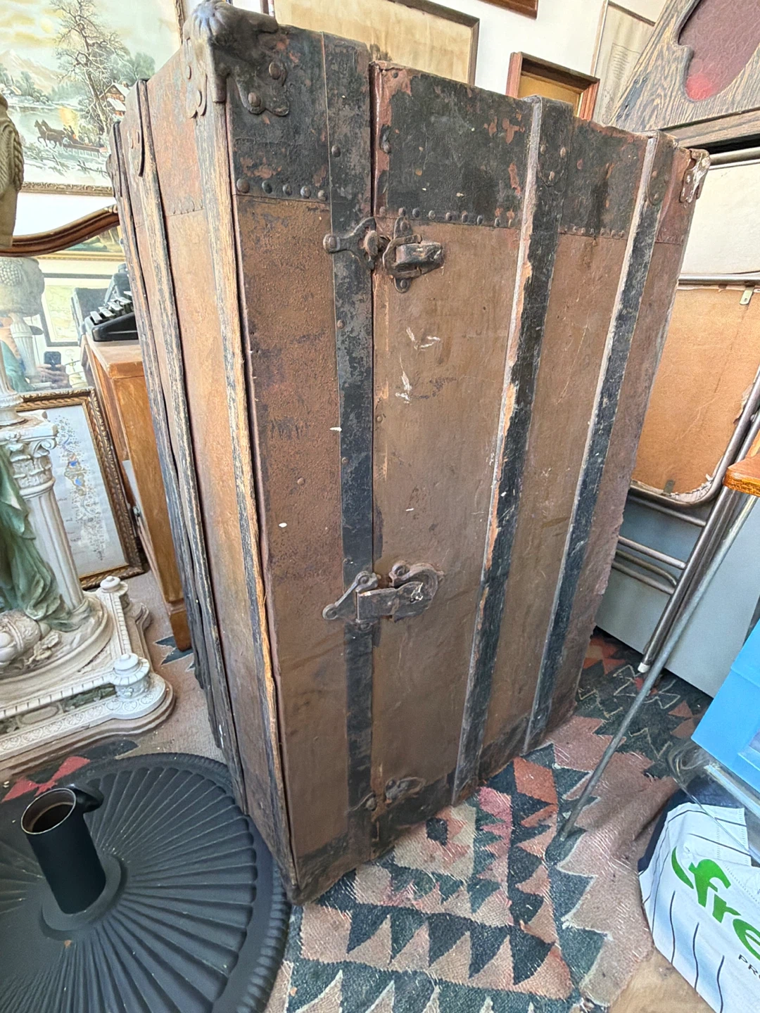 Vintage Steamer Trunk Travel Chest - photo 3