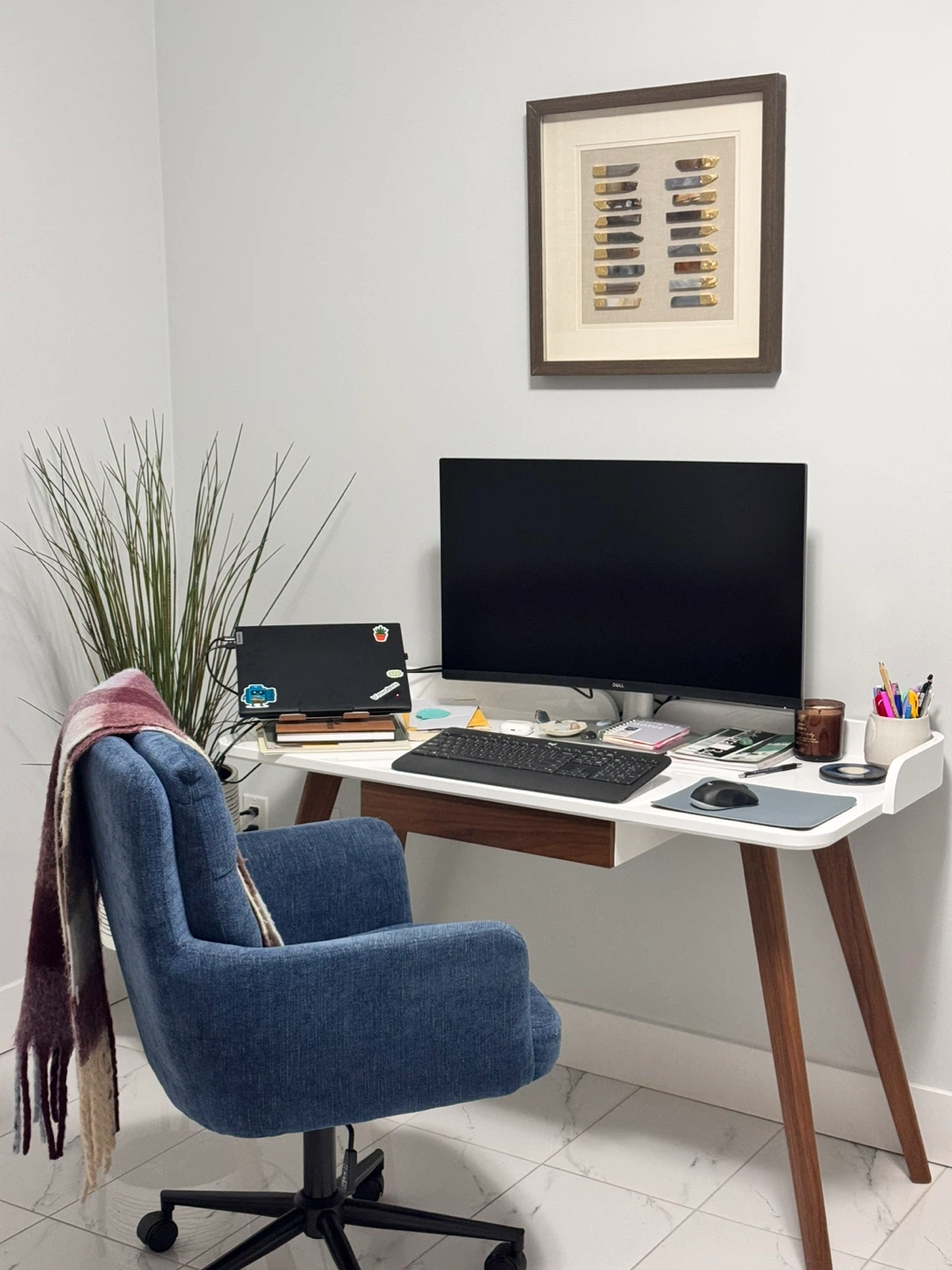 Structube Desk – Excellent Condition - photo 2