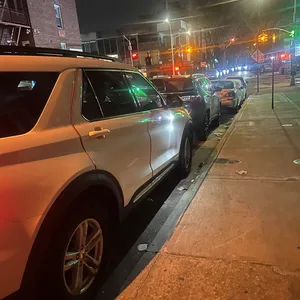 White Ford Explorer XLT