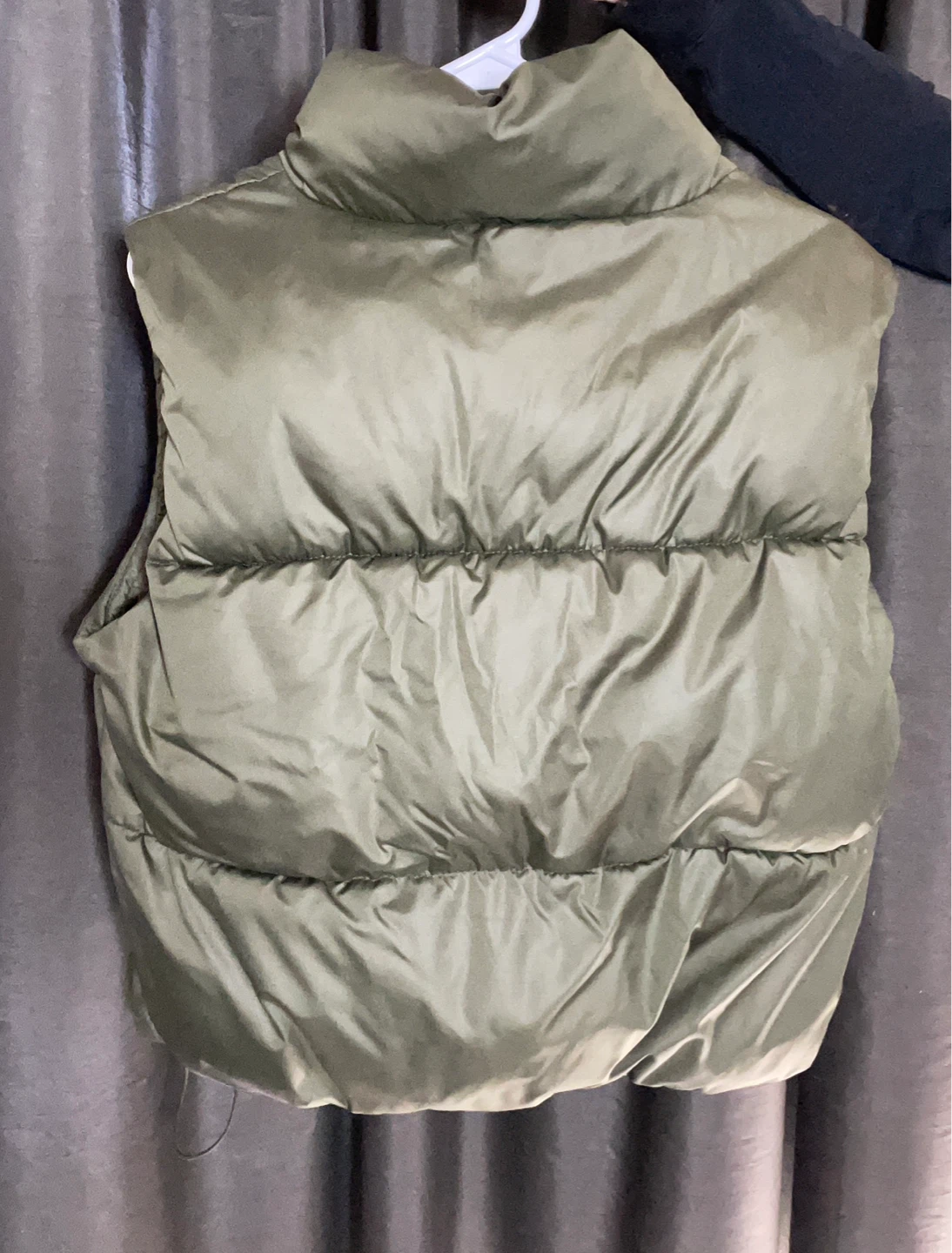 Old Navy Olive Green Spring Puffer Vest S/M Excellent Condition - photo 3