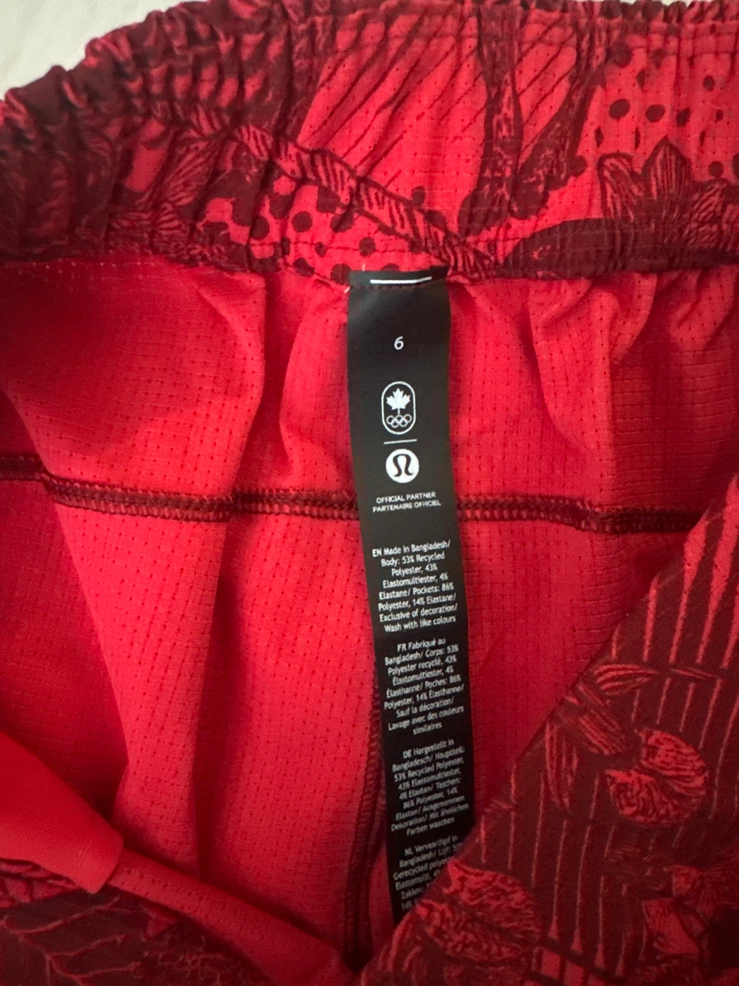 Lululemon Red Floral Running Shorts Size 6 - photo 2