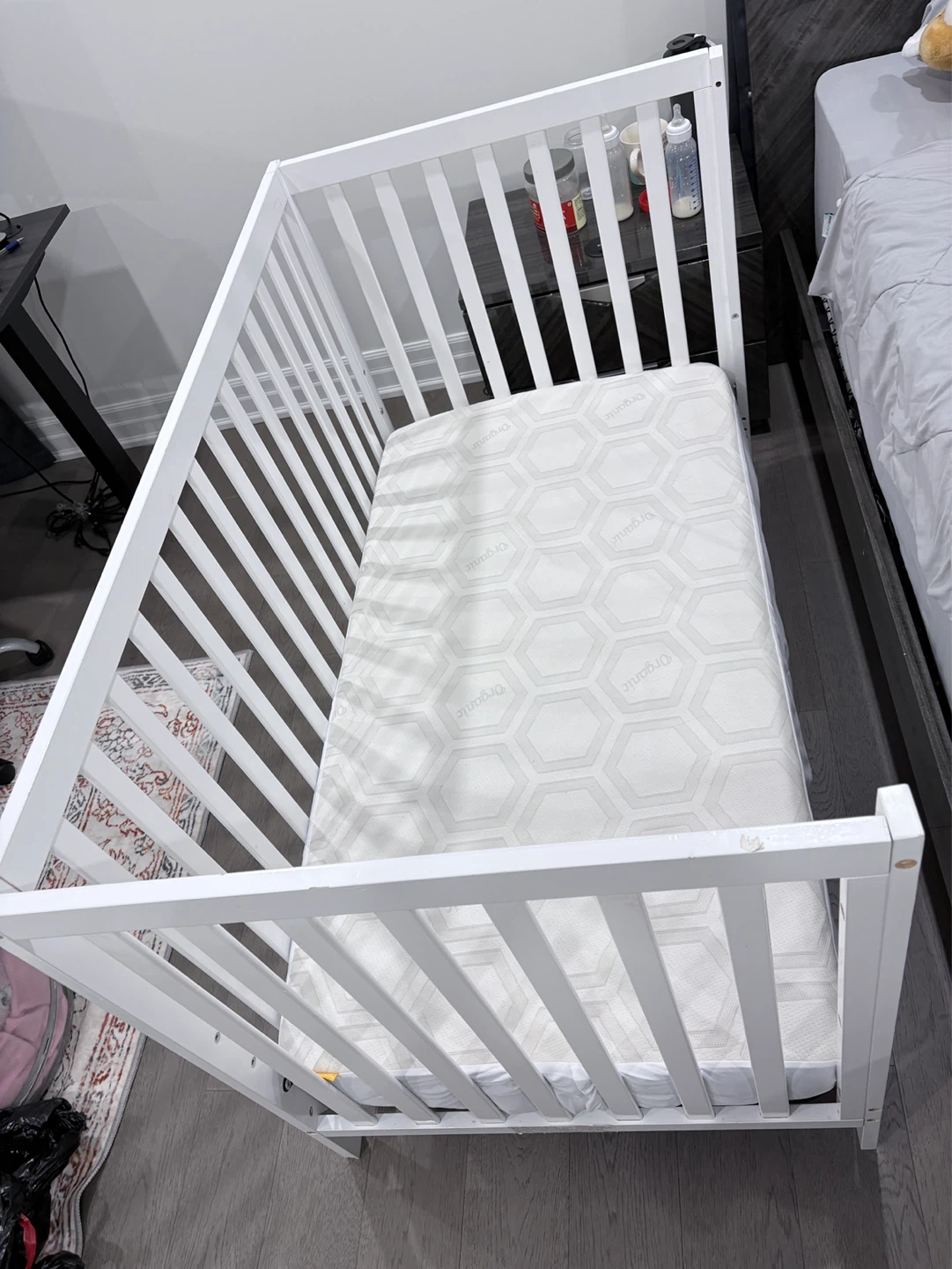 Convertable to toddler bed White Baby Crib with Organic Mattress