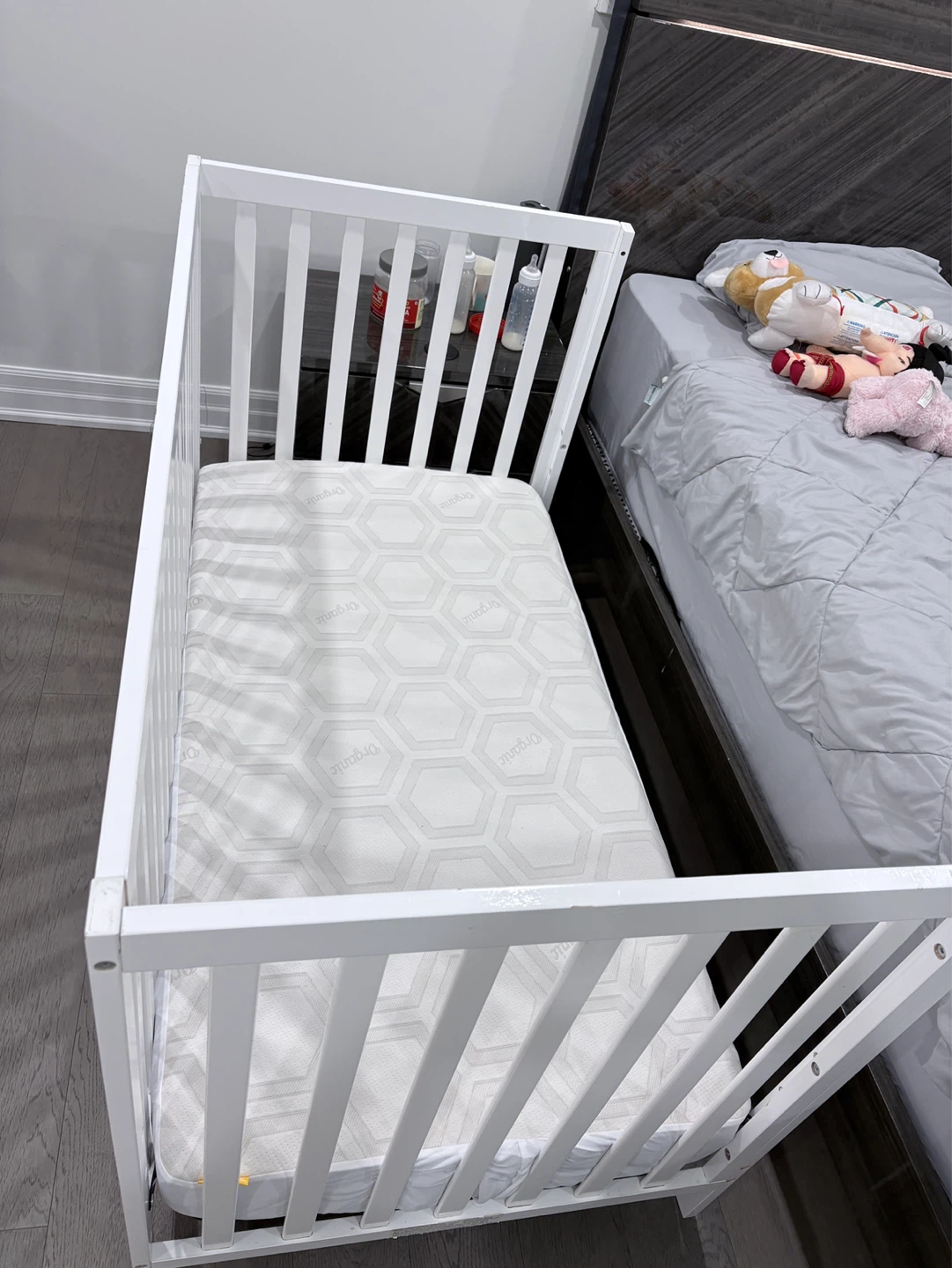 Convertable to toddler bed White Baby Crib with Organic Mattress - photo 2