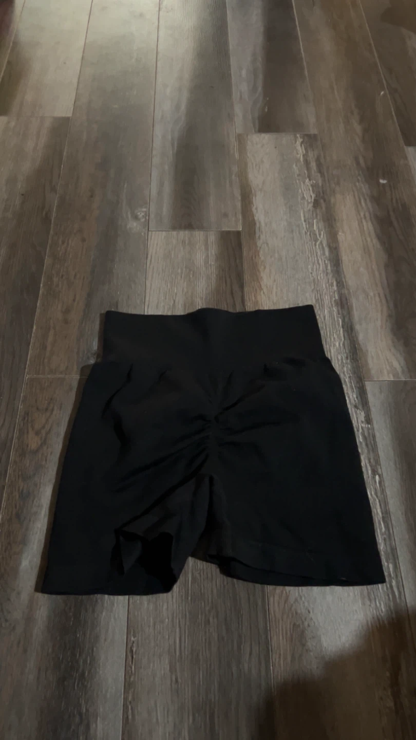 Shorts de sport noirs scrunchés - photo 2