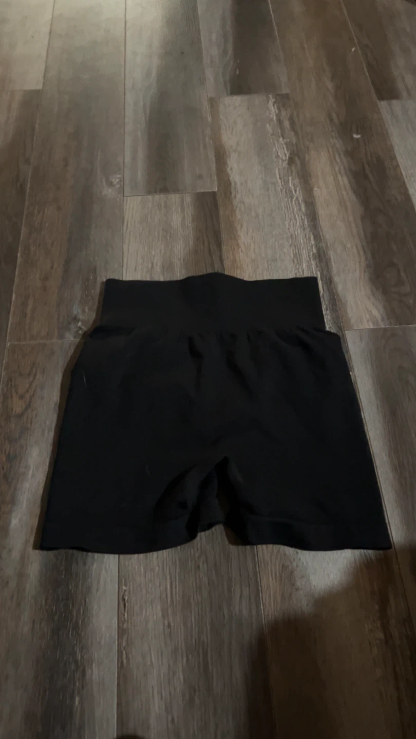 Shorts de sport noirs scrunchés