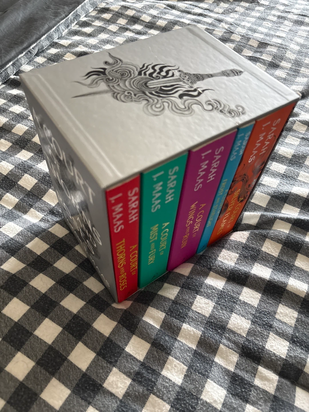 A Court of Thorns and Roses Box Set by Sarah J. Maas - photo 2