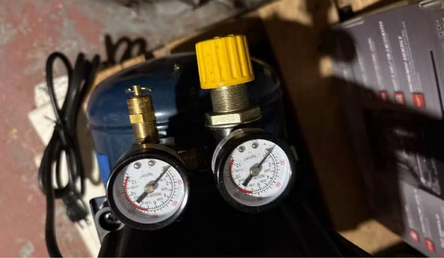 Mastercraft Air Compressor 2 Gallon - photo 3