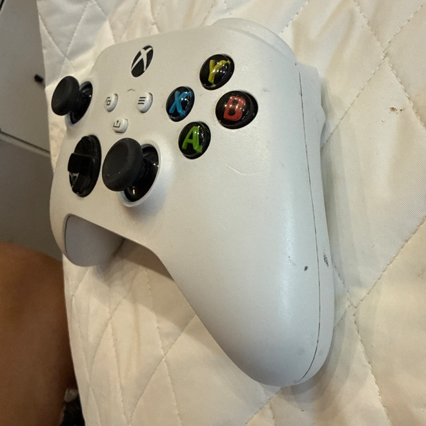 White Xbox Wireless Controller - photo 3