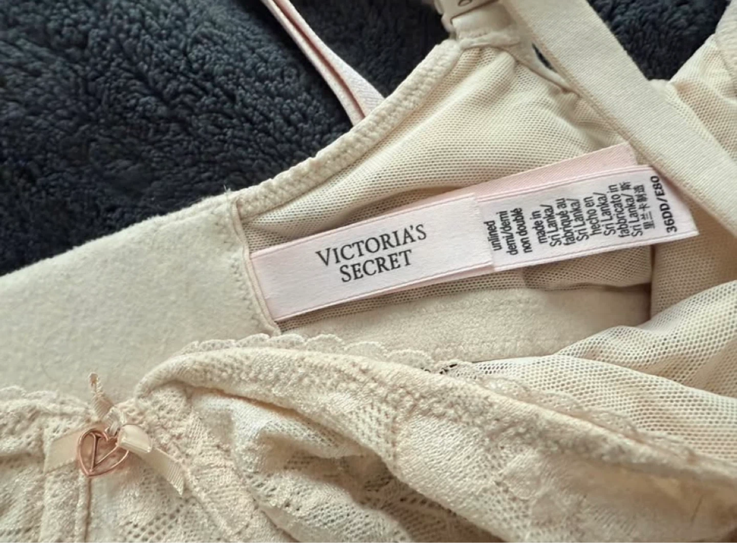 New Victoria Secret Bra 36DD - photo 2