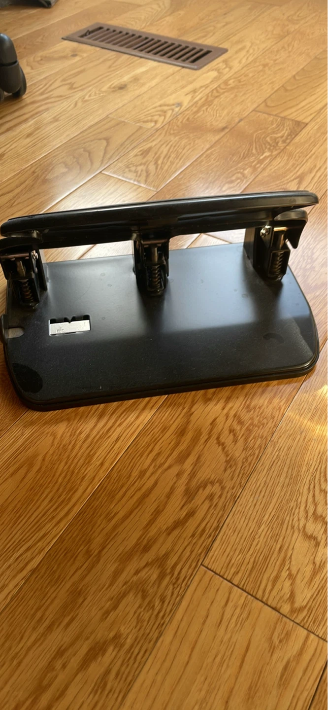 Heavy duty 3-hole punch - photo 2