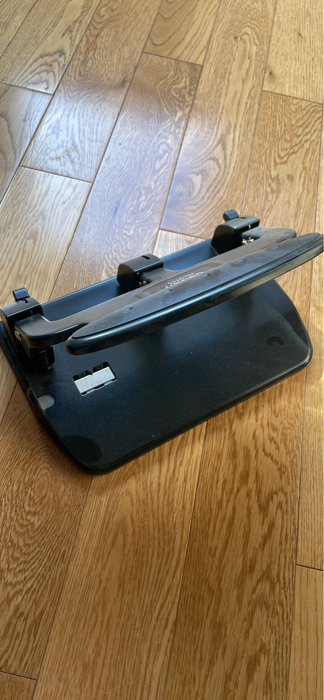 Heavy duty 3-hole punch