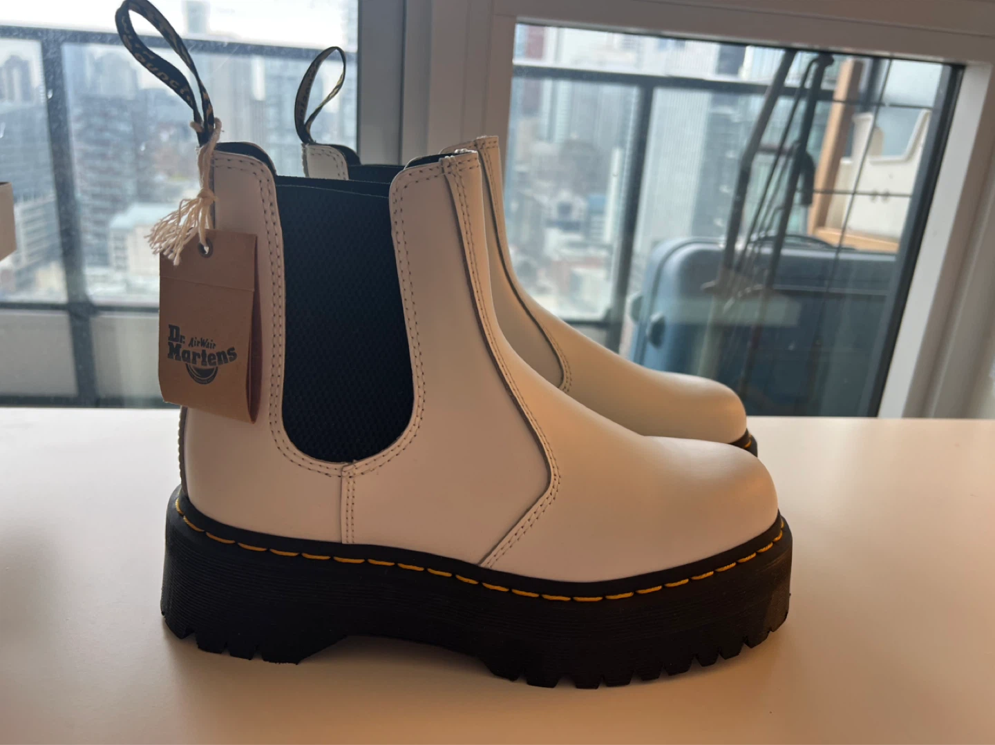 BRAND NEW Dr. Martens 2976 Quad Chelsea Boots White Smooth - photo 2
